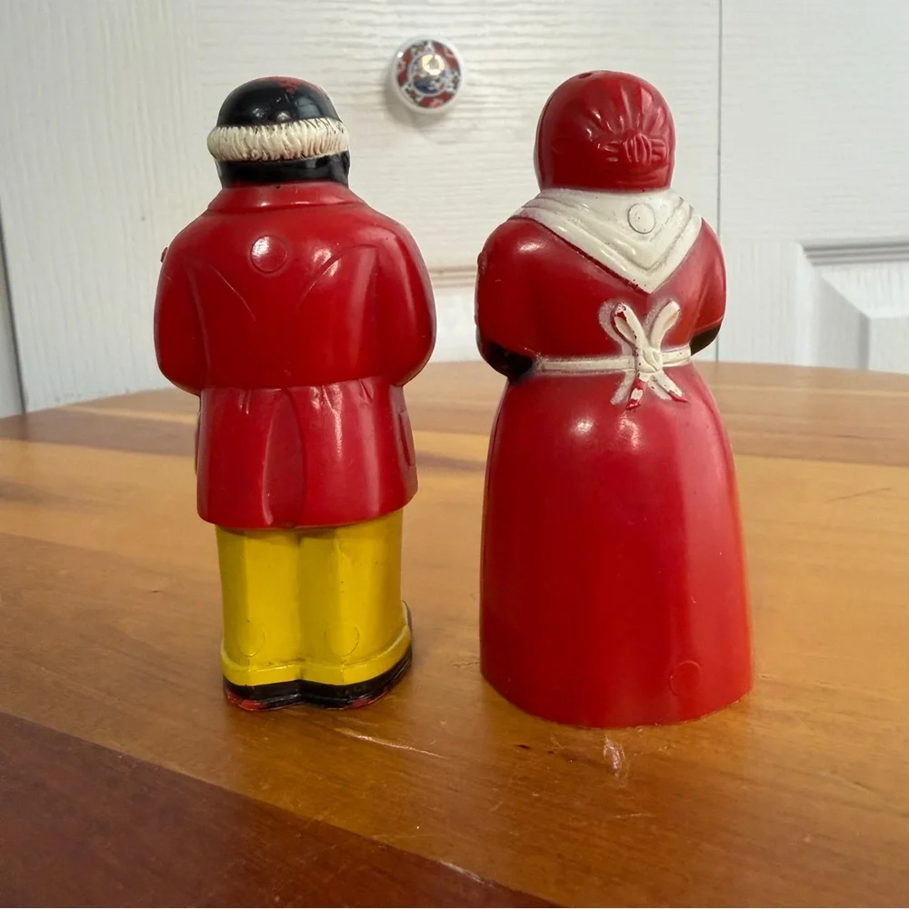 F & F Mold & Die 1940s 1950s Americana salt and pepper‎ shakers